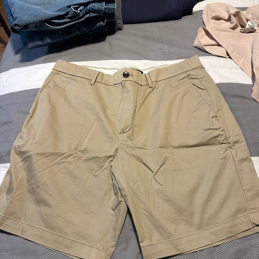 Banana Republic Men's Flat Front Shorts - Khaki/Tan